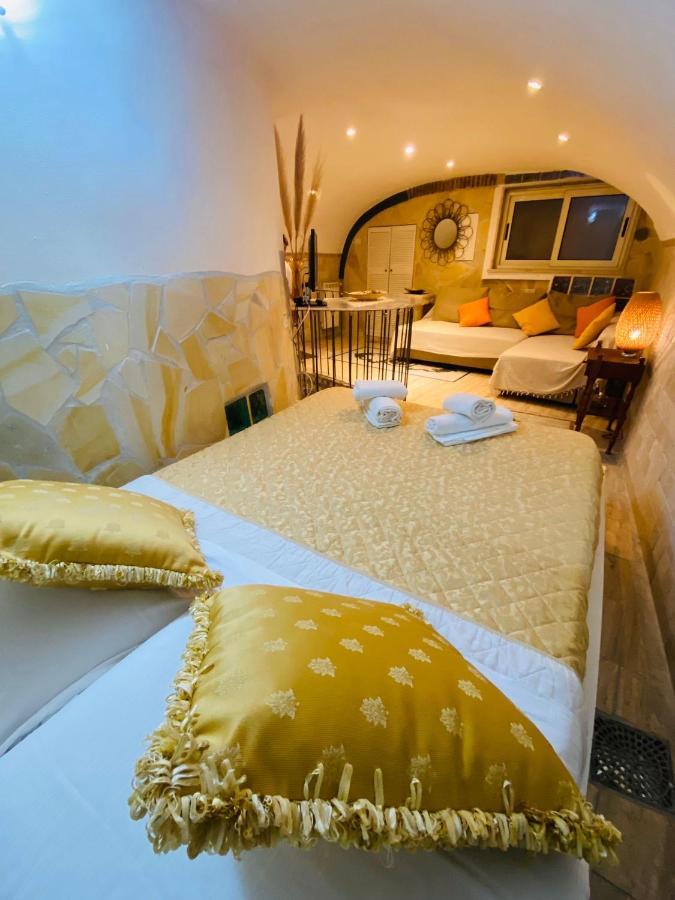 Ancient Roman Mansion Apartment